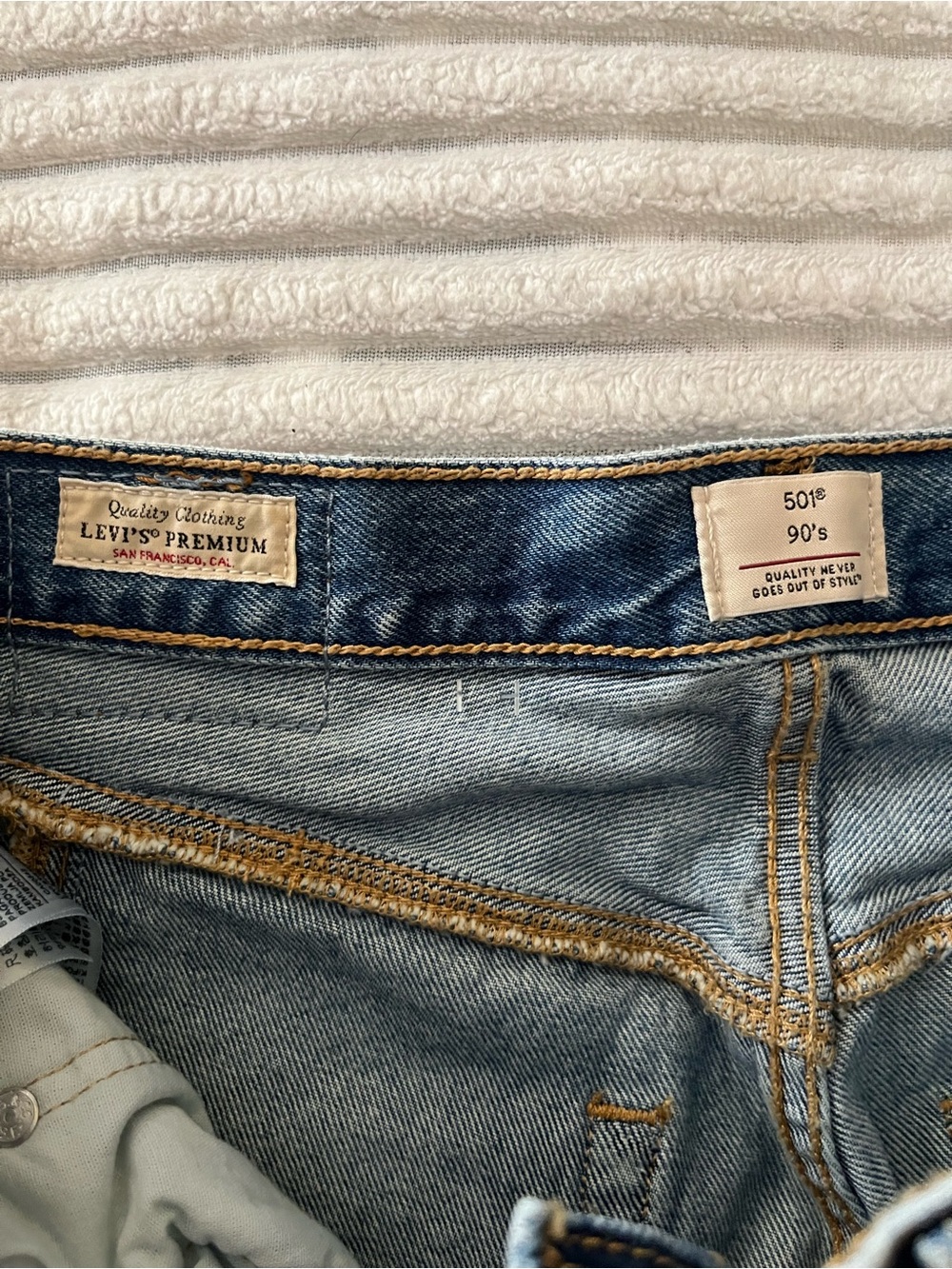 Levi’s 90s 501 Jeans - Picture 12 of 15